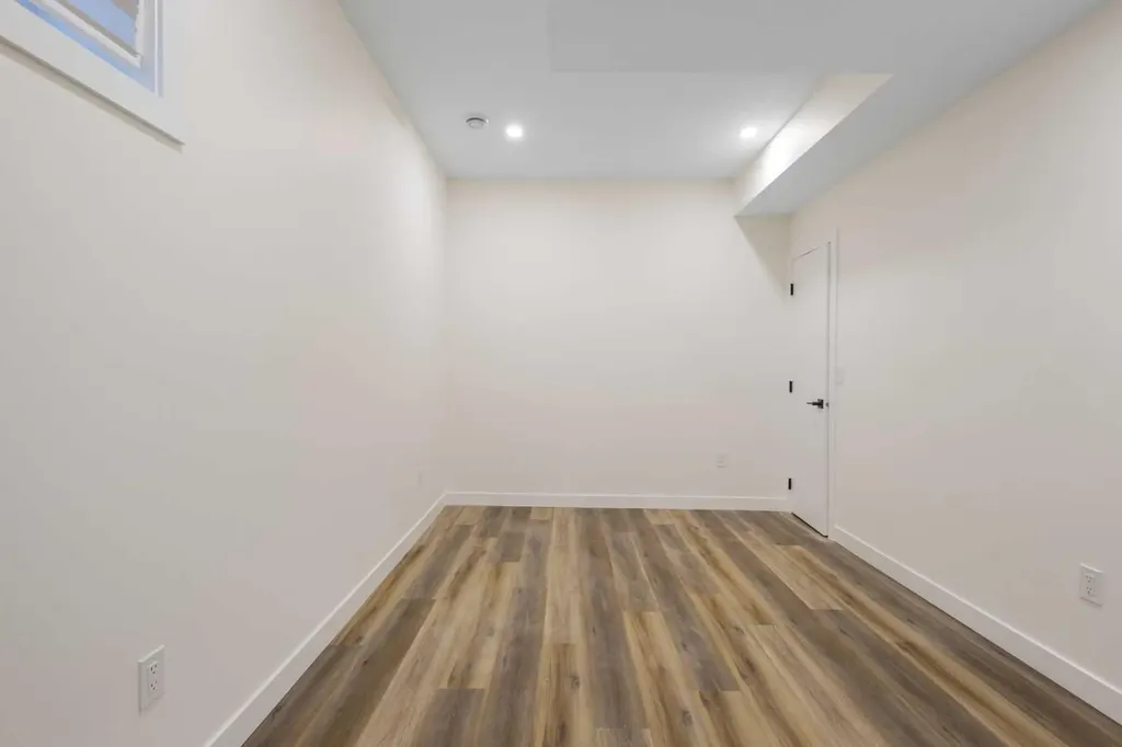 2424 25 Avenue NW Calgary AB T2M 2C5