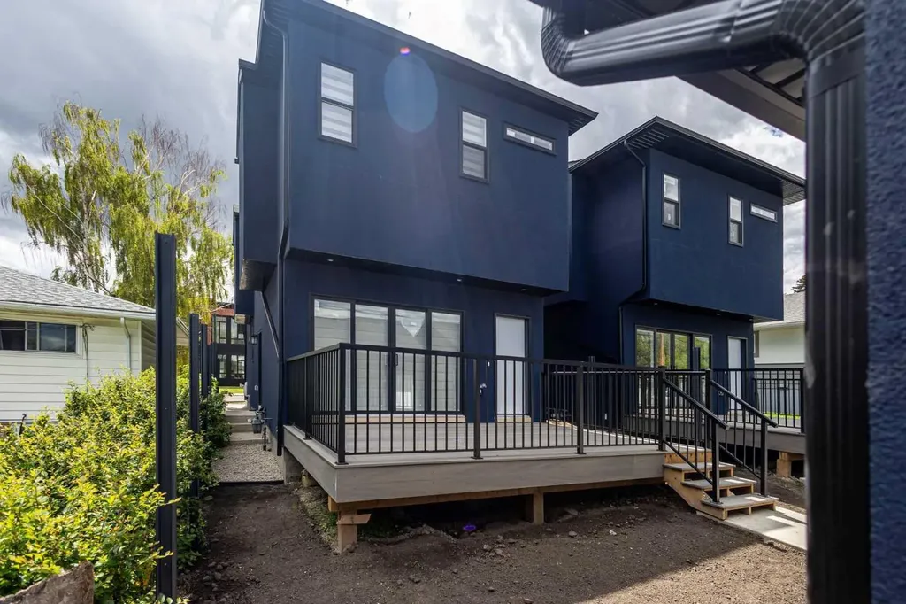 2424 25 Avenue NW Calgary AB T2M 2C5