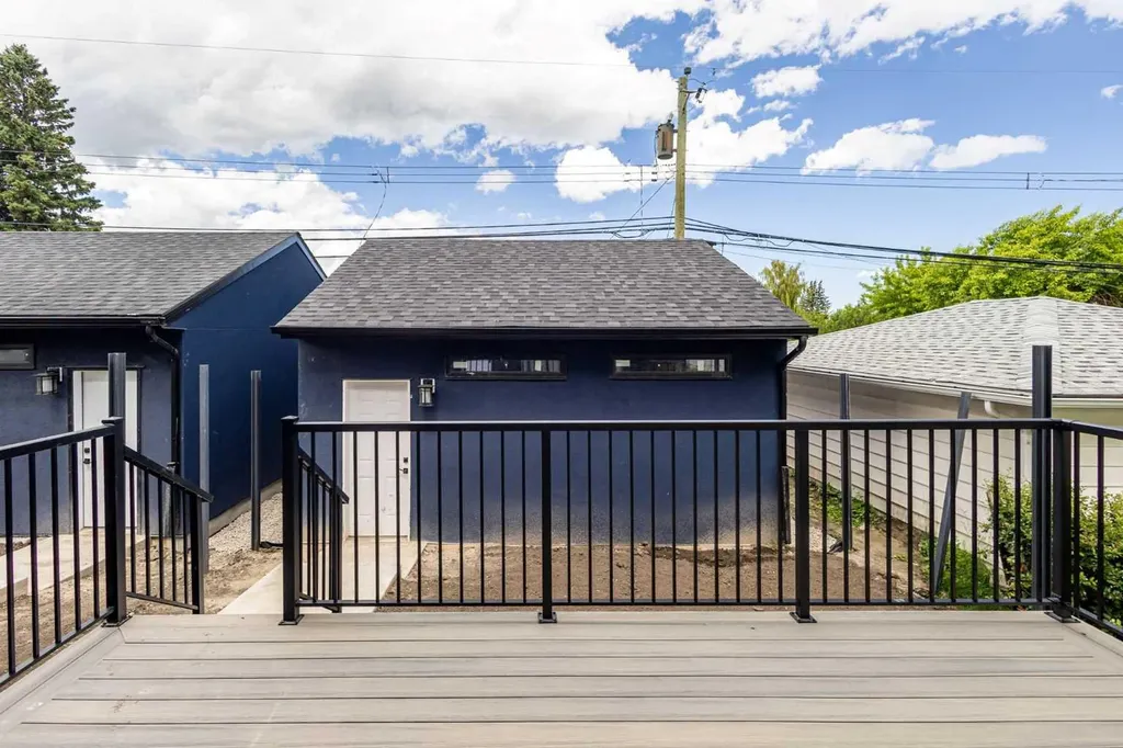 2424 25 Avenue NW Calgary AB T2M 2C5