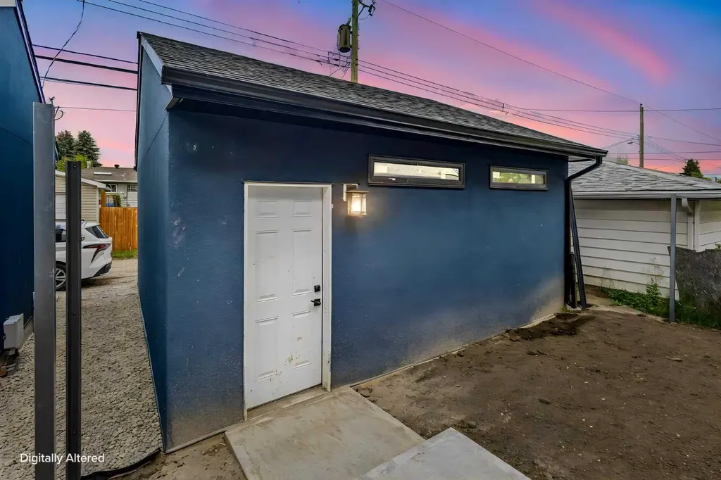 2424 25 Avenue NW Calgary AB T2M 2C5