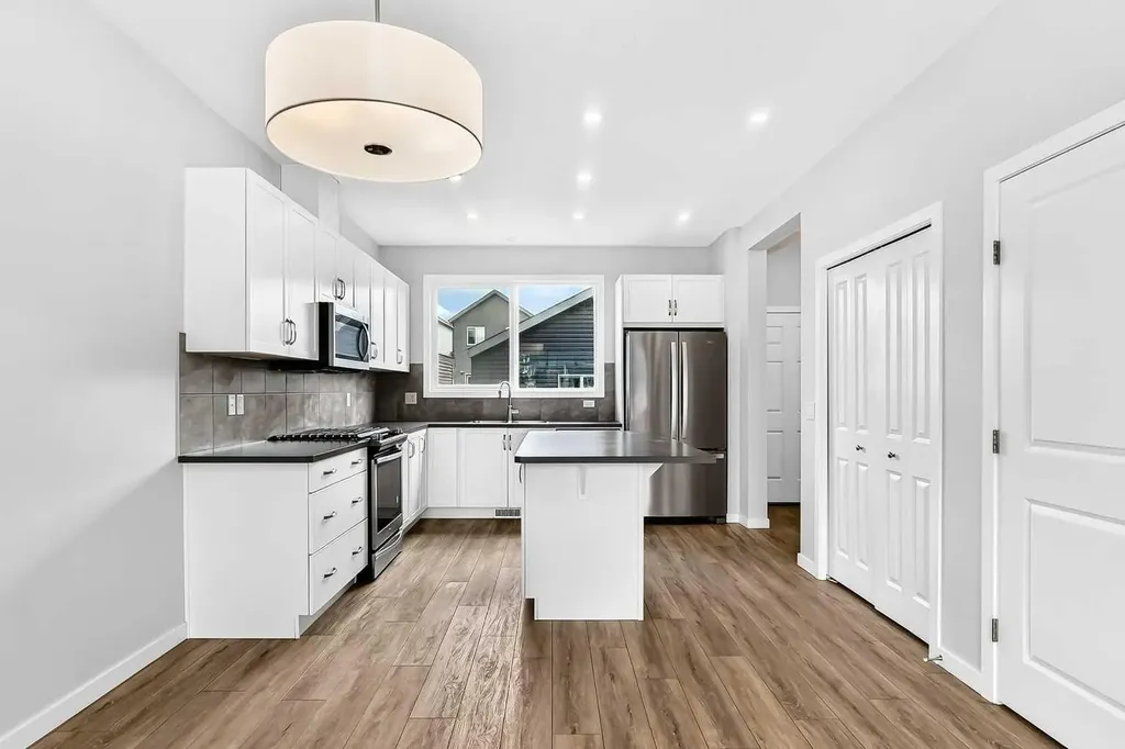 49 Legacy Glen Place SE Calgary AB T2X 4G8