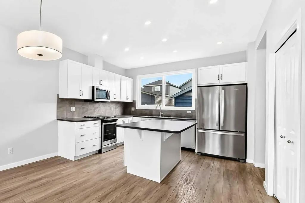 49 Legacy Glen Place SE Calgary AB T2X 4G8