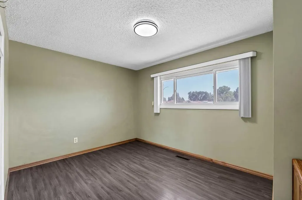 1120 1 Avenue NE Medicine Hat AB T1A5Z6