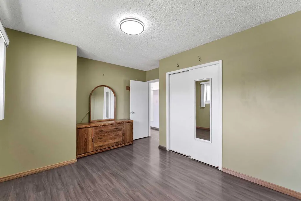 1120 1 Avenue NE Medicine Hat AB T1A5Z6