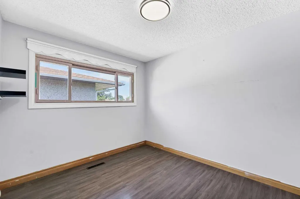 1120 1 Avenue NE Medicine Hat AB T1A5Z6