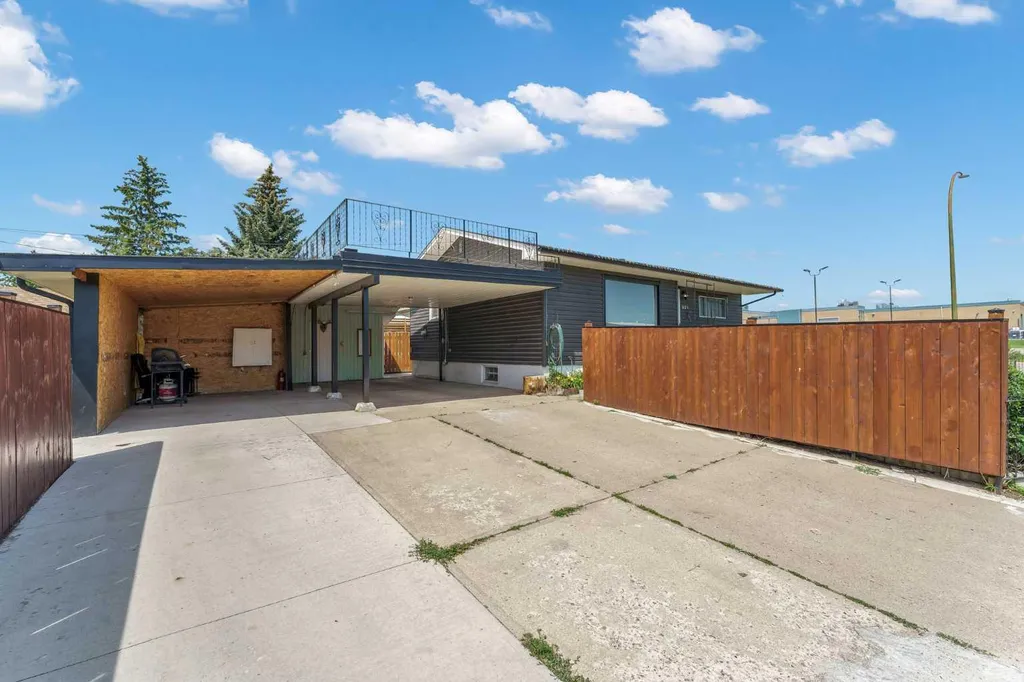 1120 1 Avenue NE Medicine Hat AB T1A5Z6