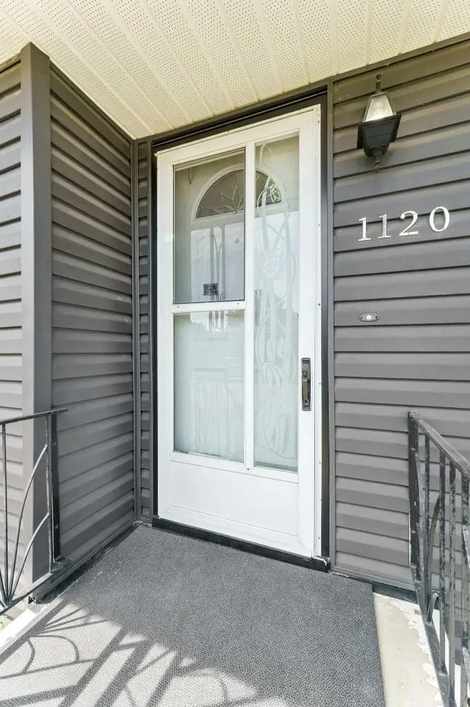 1120 1 Avenue NE Medicine Hat AB T1A5Z6
