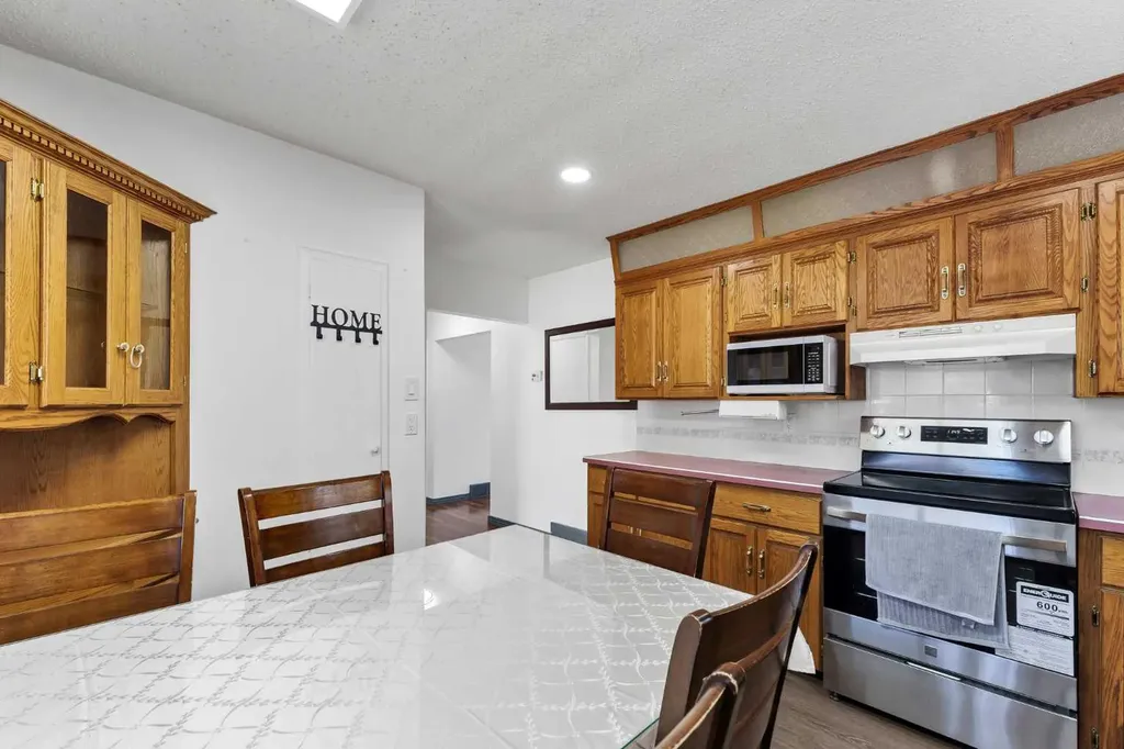 1120 1 Avenue NE Medicine Hat AB T1A5Z6