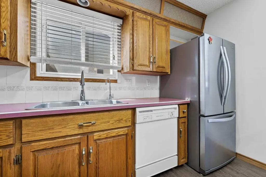 1120 1 Avenue NE Medicine Hat AB T1A5Z6