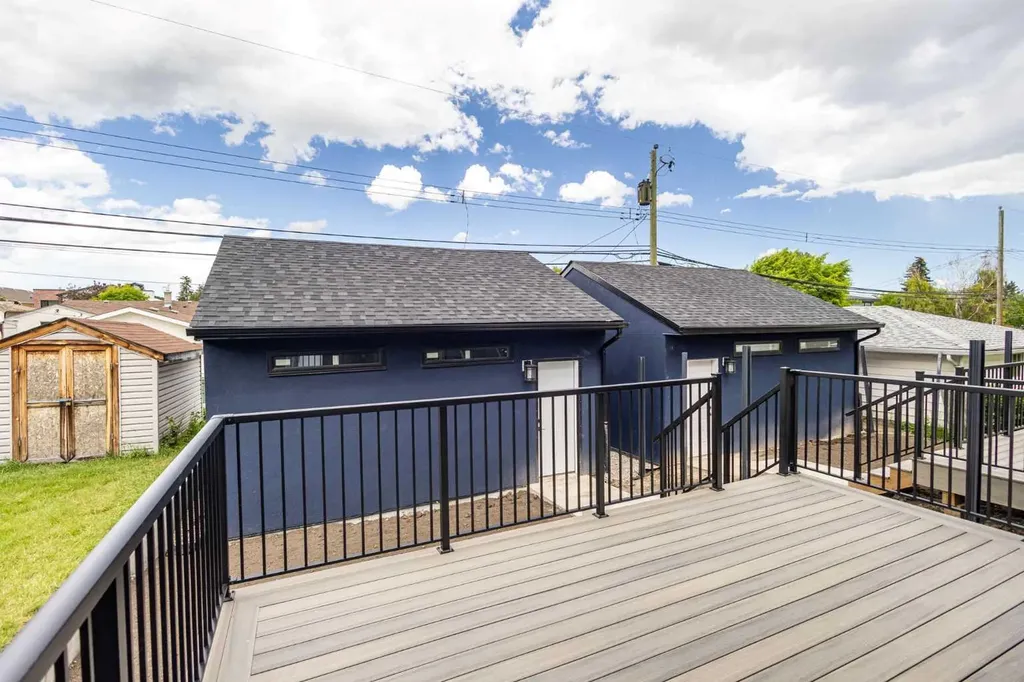 2426 25 Avenue NW Calgary AB T2M 2C5