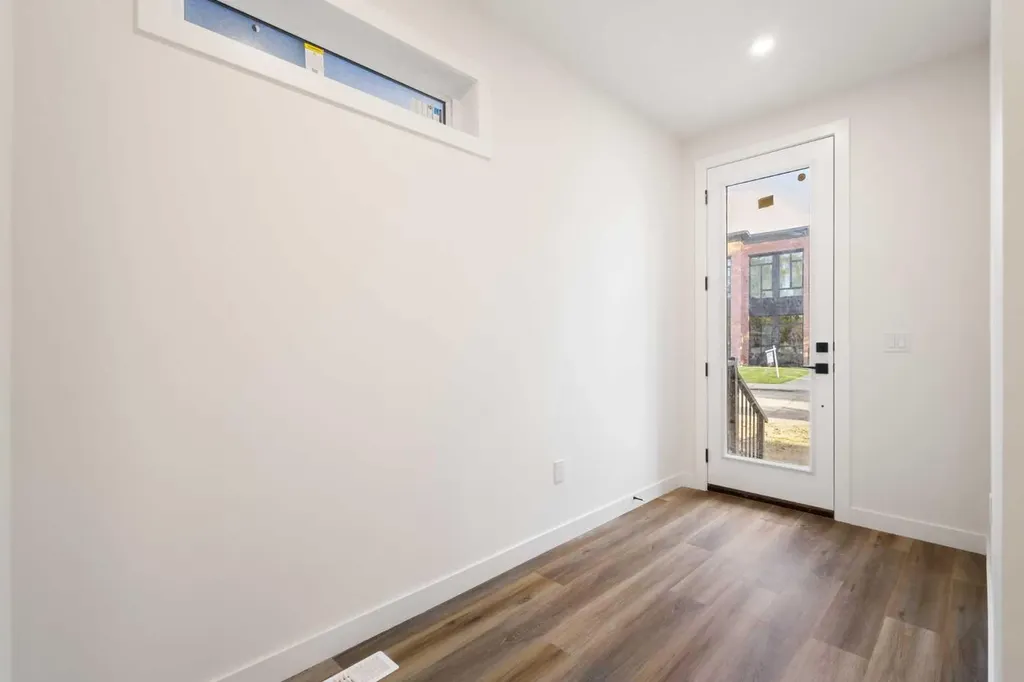 2426 25 Avenue NW Calgary AB T2M 2C5