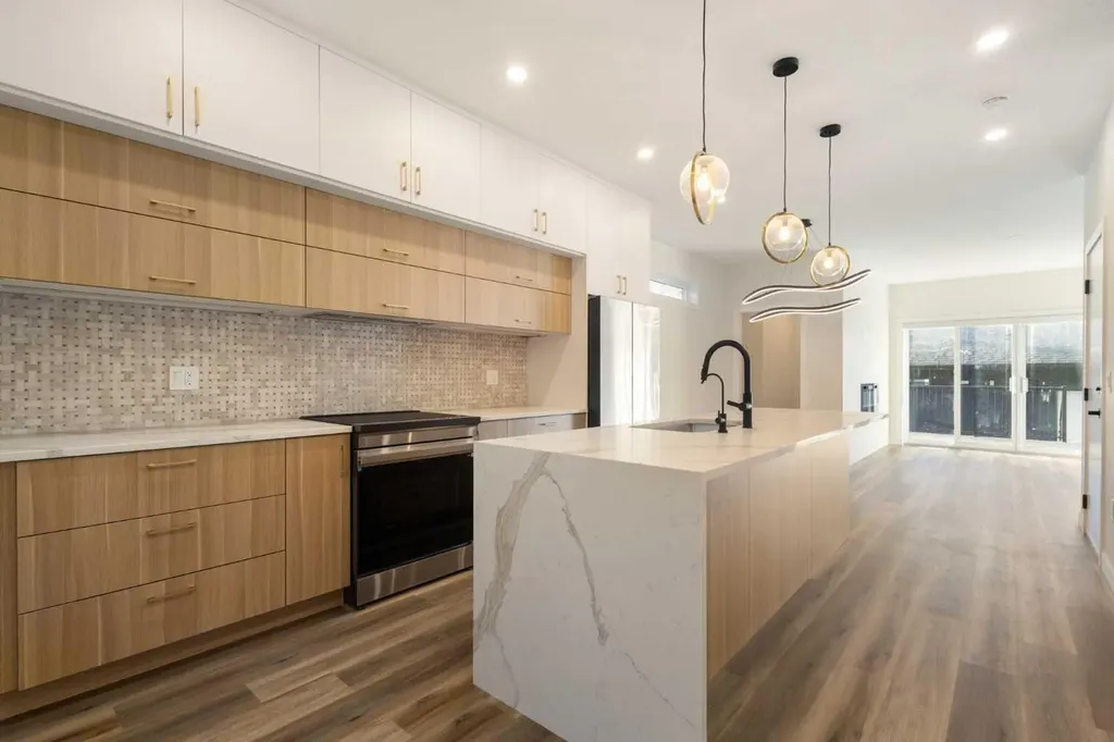 2426 25 Avenue NW Calgary AB T2M 2C5