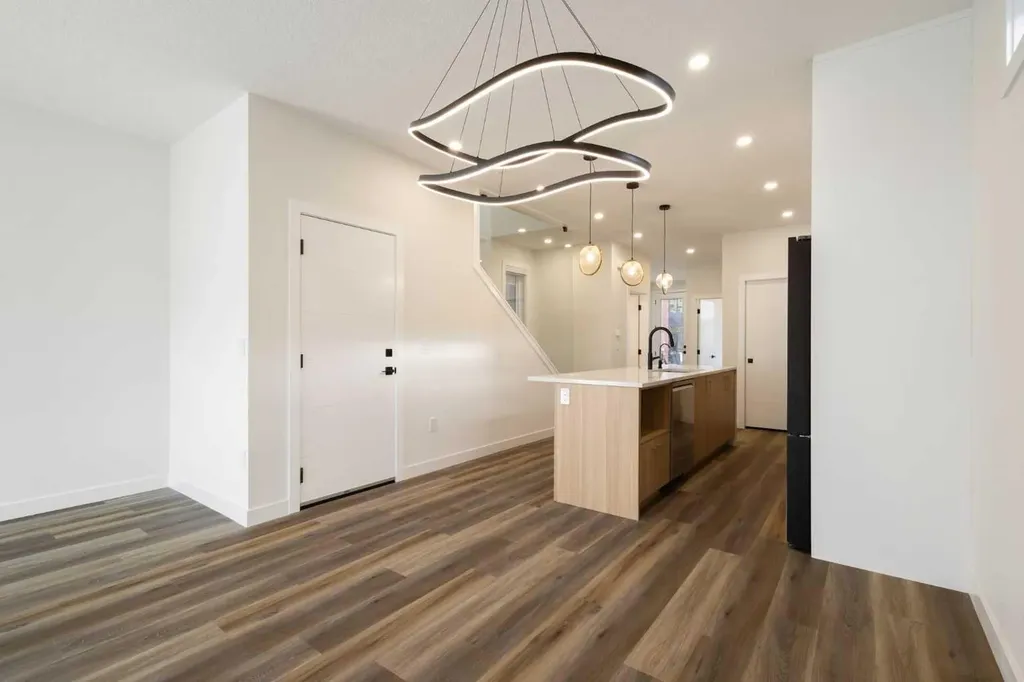 2426 25 Avenue NW Calgary AB T2M 2C5