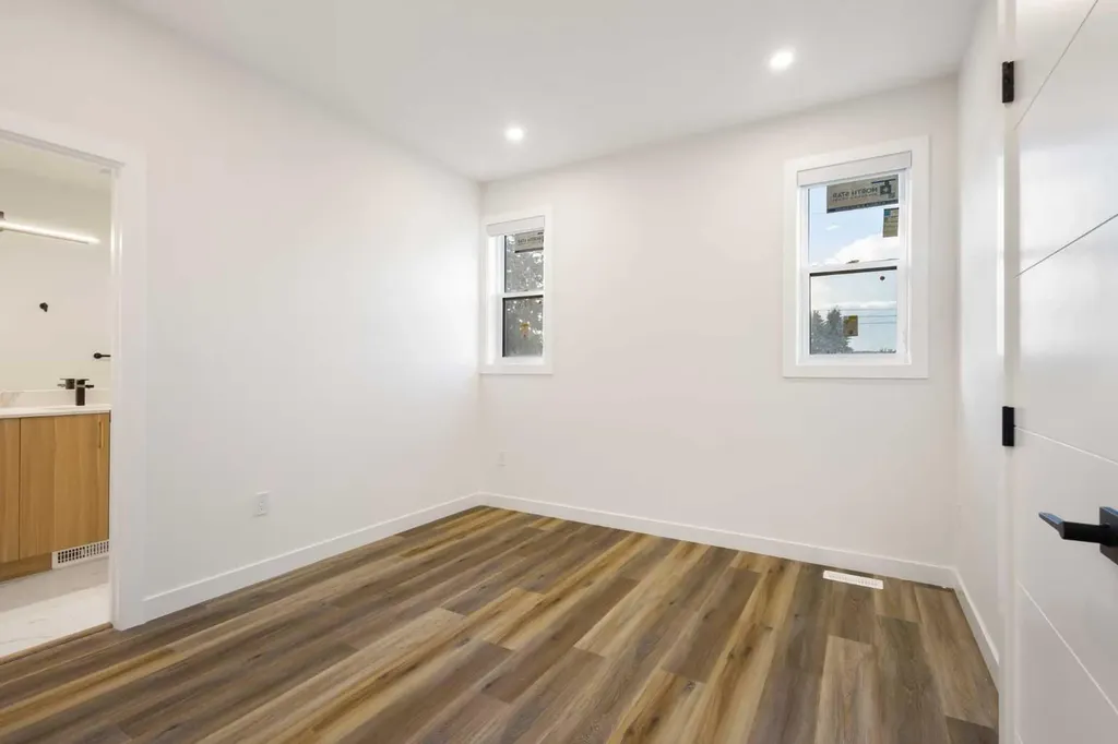 2426 25 Avenue NW Calgary AB T2M 2C5