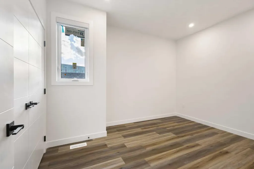 2426 25 Avenue NW Calgary AB T2M 2C5