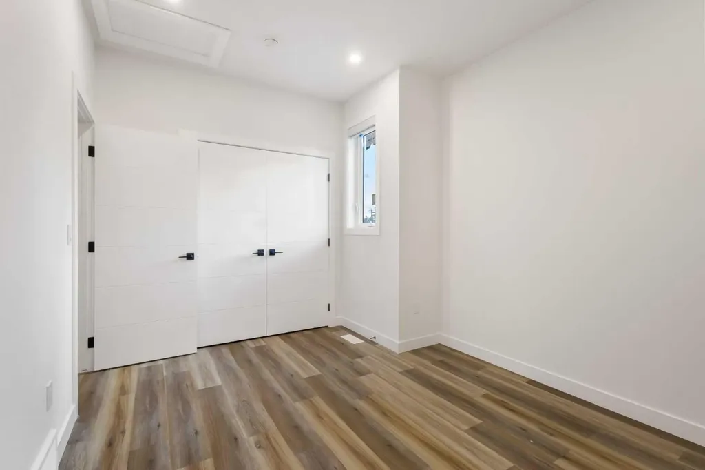 2426 25 Avenue NW Calgary AB T2M 2C5