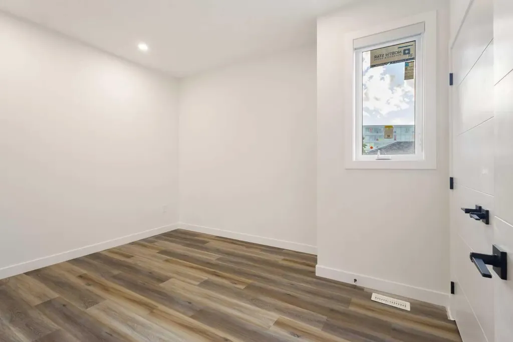 2426 25 Avenue NW Calgary AB T2M 2C5