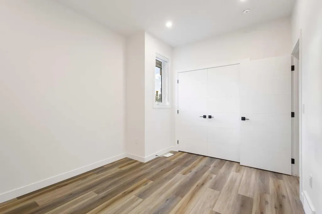 2426 25 Avenue NW Calgary AB T2M 2C5