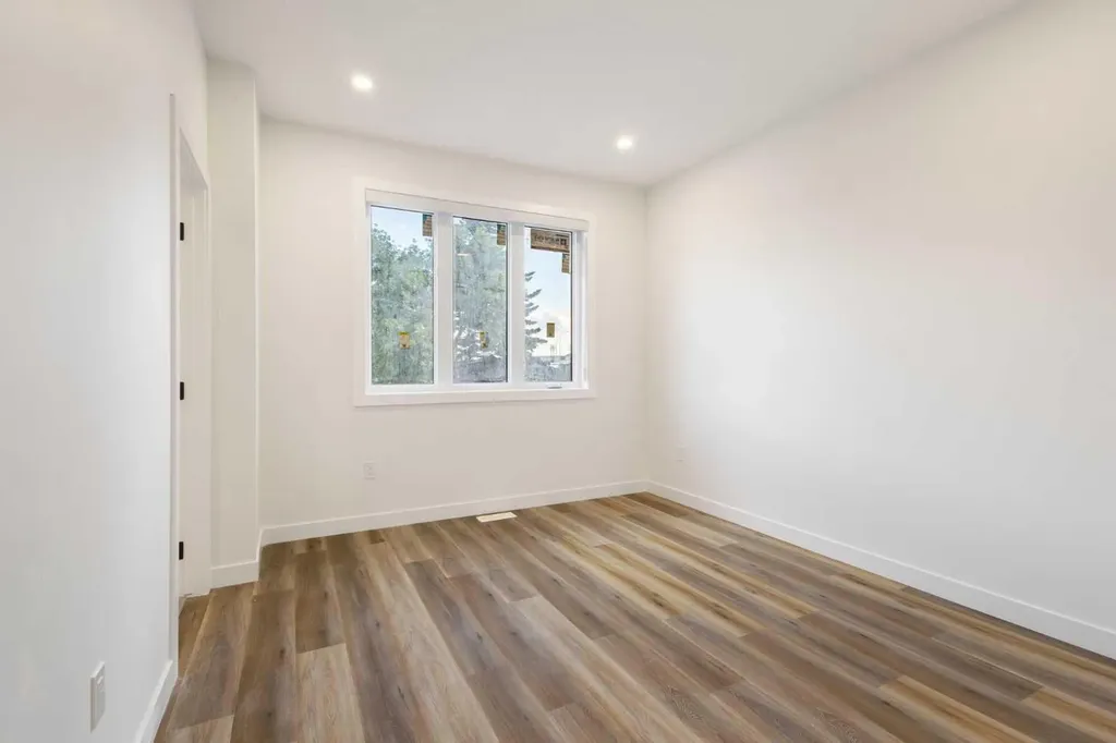 2426 25 Avenue NW Calgary AB T2M 2C5
