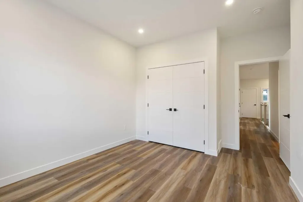2426 25 Avenue NW Calgary AB T2M 2C5