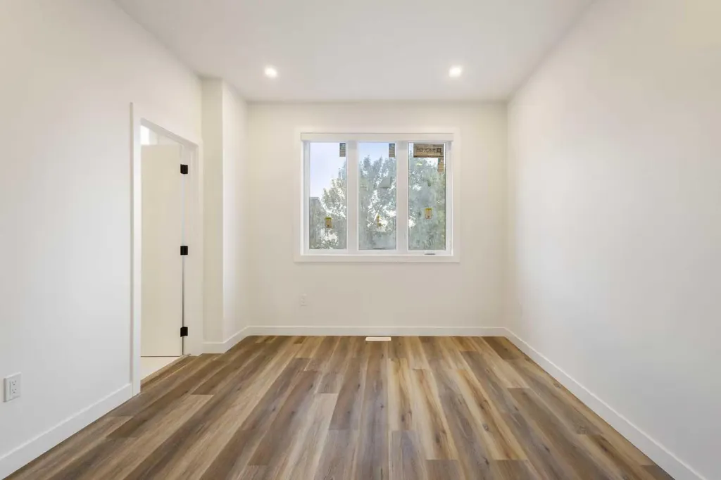 2426 25 Avenue NW Calgary AB T2M 2C5