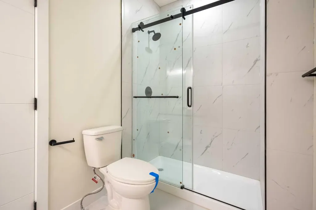 2426 25 Avenue NW Calgary AB T2M 2C5