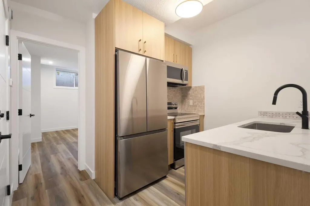 2426 25 Avenue NW Calgary AB T2M 2C5