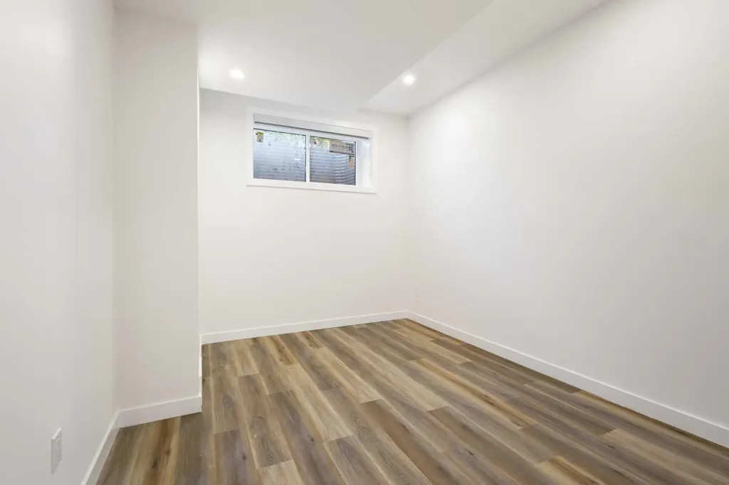 2426 25 Avenue NW Calgary AB T2M 2C5
