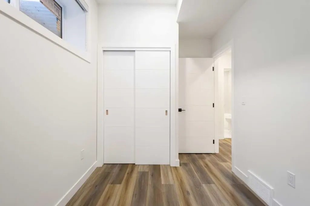 2426 25 Avenue NW Calgary AB T2M 2C5