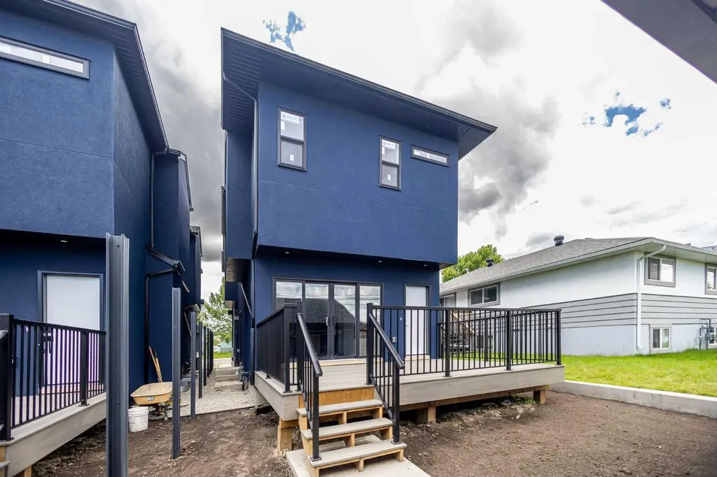 2426 25 Avenue NW Calgary AB T2M 2C5