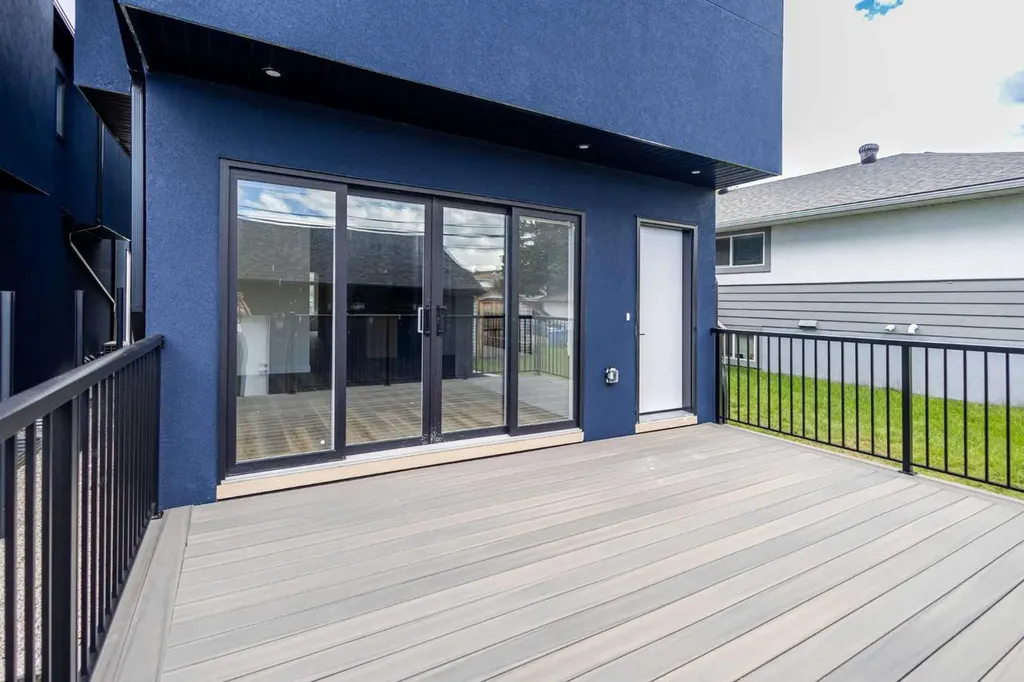 2426 25 Avenue NW Calgary AB T2M 2C5