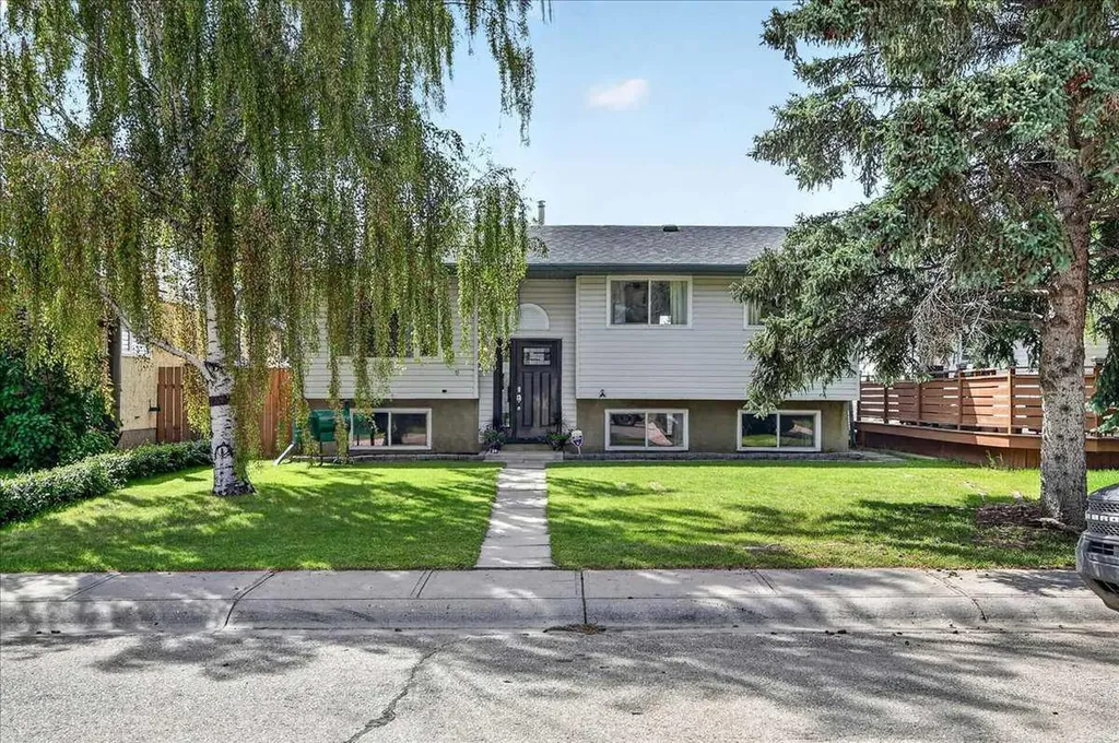 81 Ashwood Road SE Airdrie AB T4B 1G9
