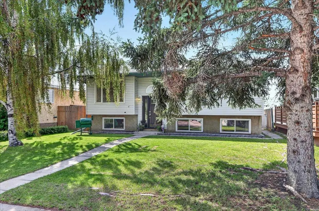 81 Ashwood Road SE Airdrie AB T4B 1G9