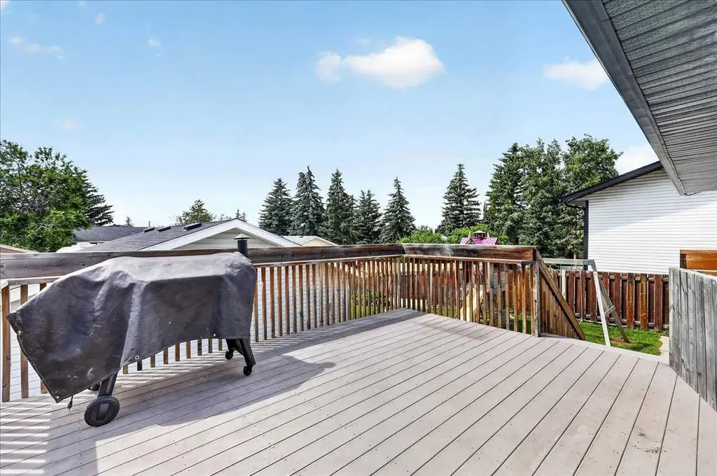 81 Ashwood Road SE Airdrie AB T4B 1G9