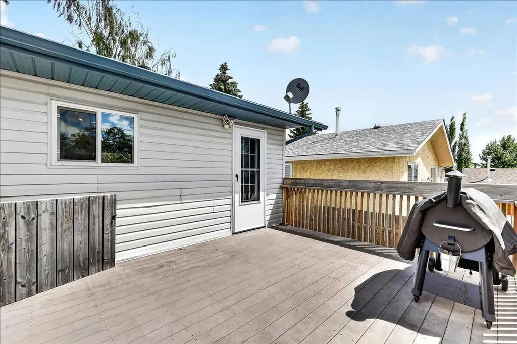 81 Ashwood Road SE Airdrie AB T4B 1G9