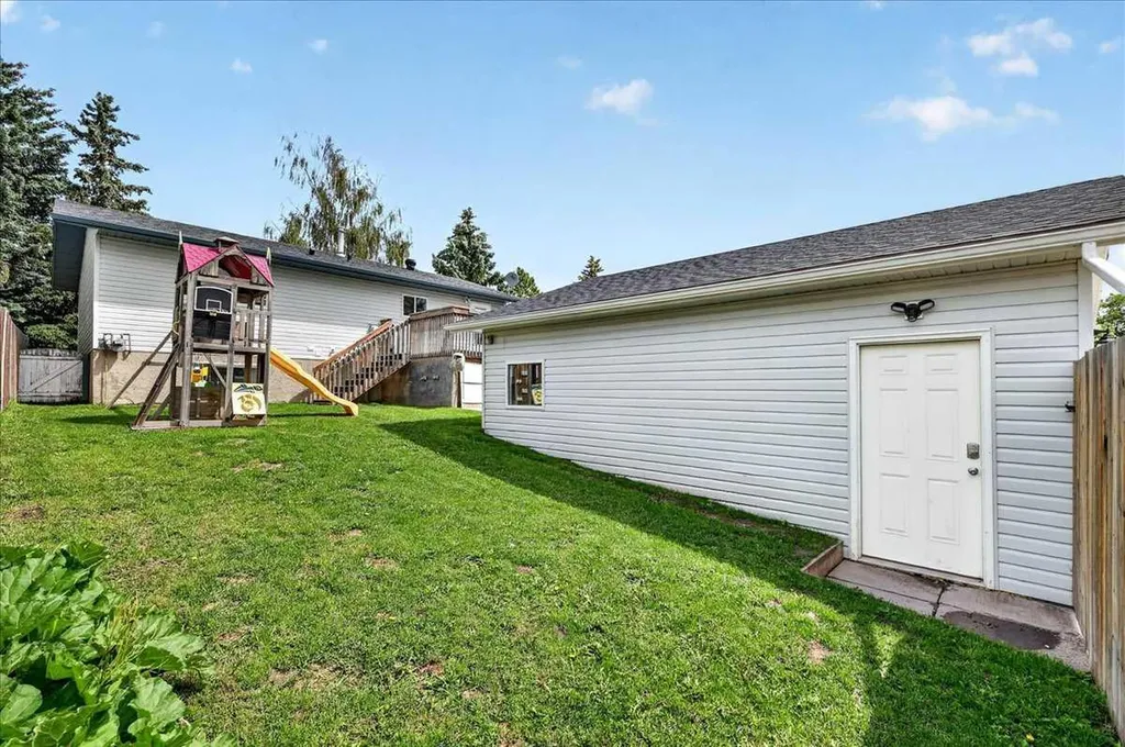 81 Ashwood Road SE Airdrie AB T4B 1G9
