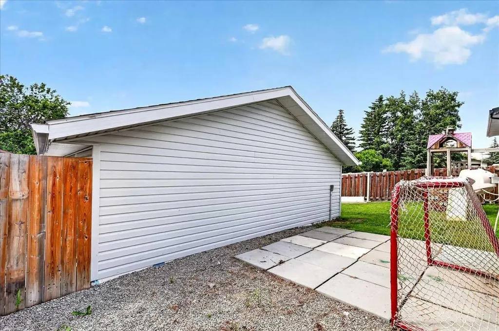 81 Ashwood Road SE Airdrie AB T4B 1G9
