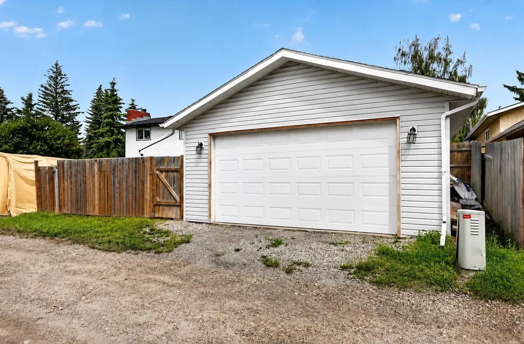 81 Ashwood Road SE Airdrie AB T4B 1G9