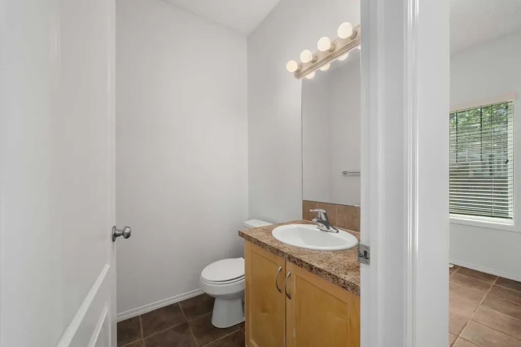 301 Strathaven Mews Strathmore AB T1P 1K3