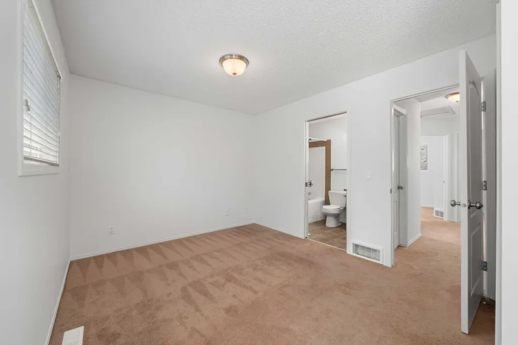 301 Strathaven Mews Strathmore AB T1P 1K3