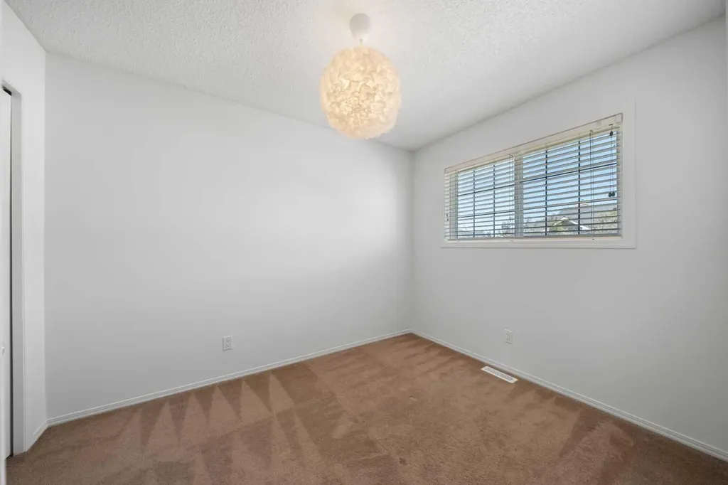 301 Strathaven Mews Strathmore AB T1P 1K3