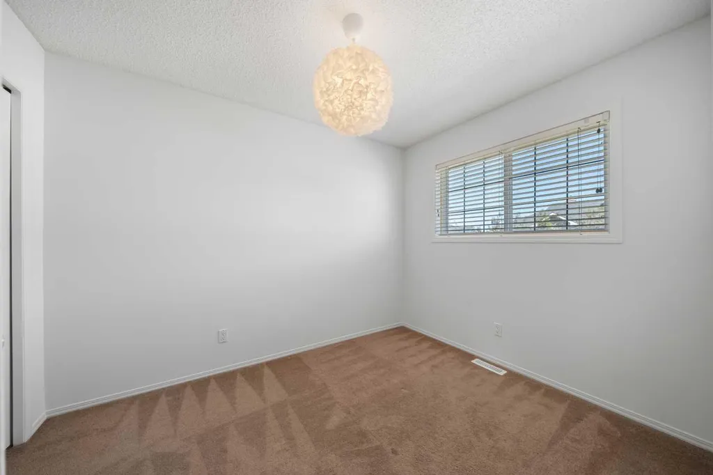 301 Strathaven Mews Strathmore AB T1P 1K3