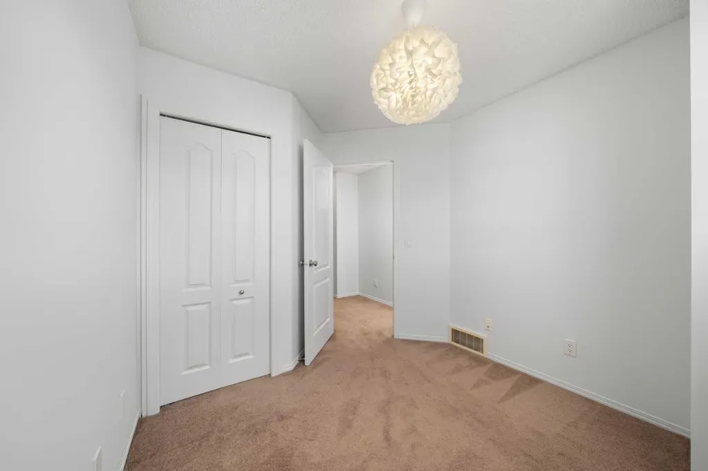 301 Strathaven Mews Strathmore AB T1P 1K3