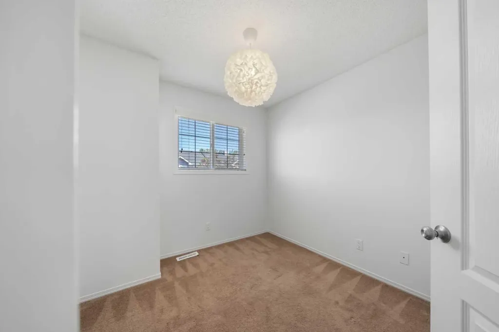 301 Strathaven Mews Strathmore AB T1P 1K3