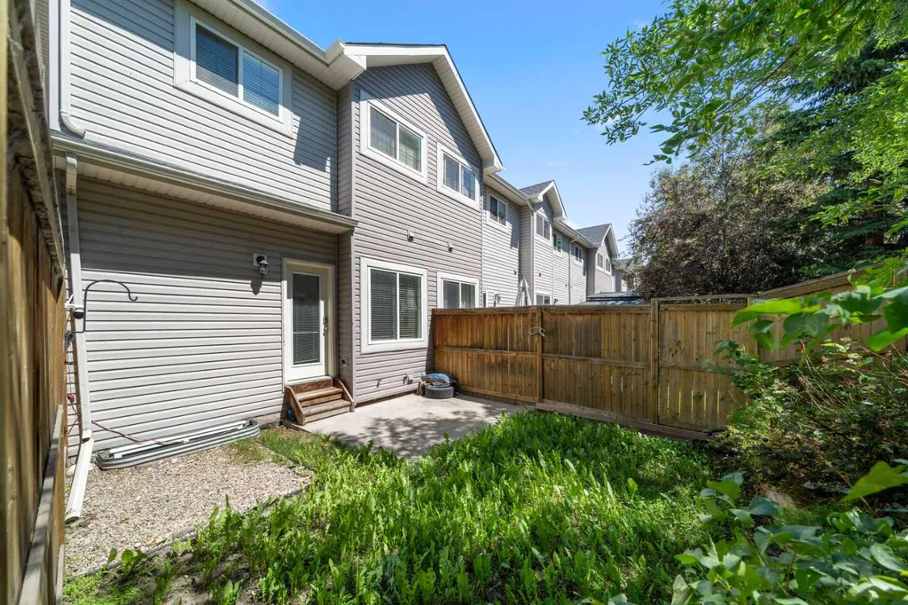 301 Strathaven Mews Strathmore AB T1P 1K3