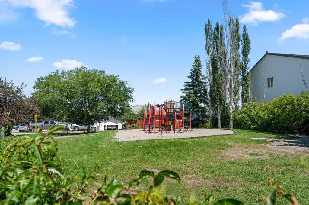 301 Strathaven Mews Strathmore AB T1P 1K3