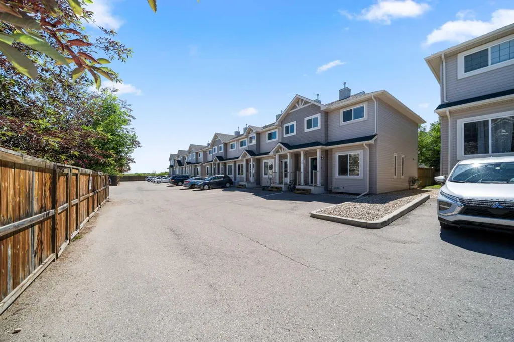 301 Strathaven Mews Strathmore AB T1P 1K3