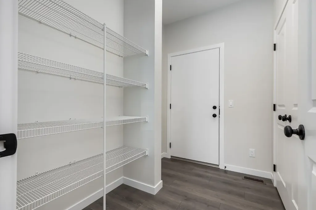 533 Sawgrass Green NW Airdrie AB T4B 5V2