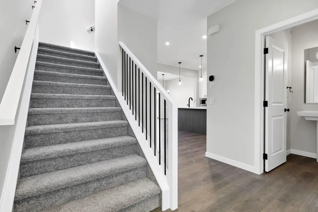533 Sawgrass Green NW Airdrie AB T4B 5V2