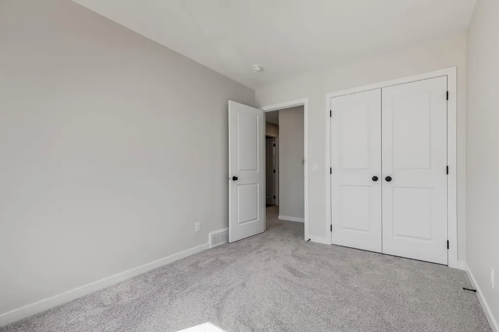 533 Sawgrass Green NW Airdrie AB T4B 5V2
